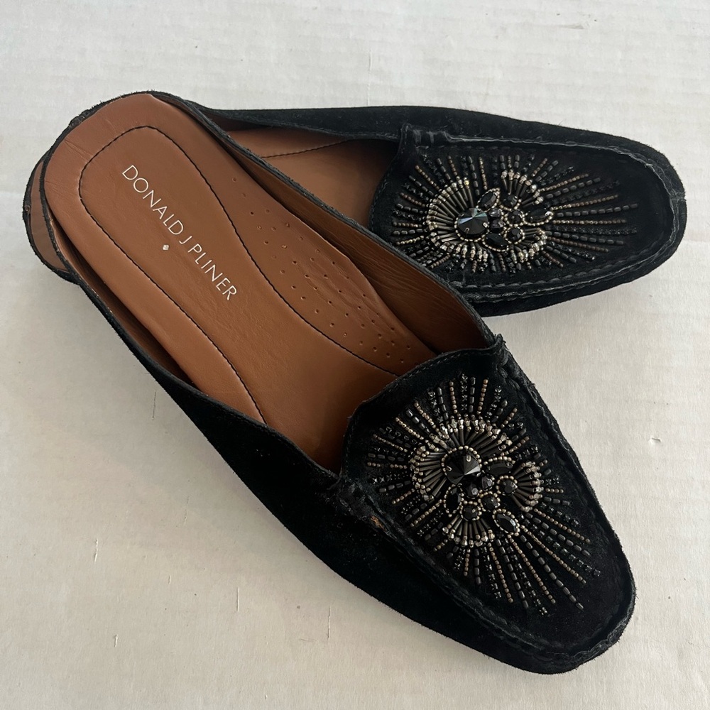 Donald J Pliner Lucia black suede beaded slip on mules flat shoes EUC size 6.5